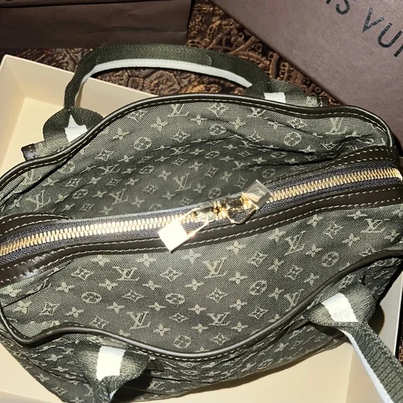 Authentic Louis Vuitton bag - Picture 6 of 16
